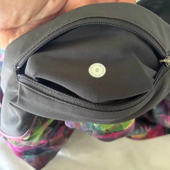 Lululemon speed up low-rise lined short vivid floral tone multi graphite gray - Picture 2 of 7